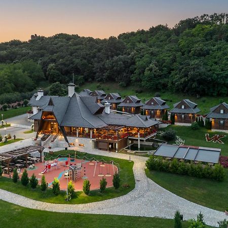 Etno Naselje Vrdnicka Kula Hotel Vrdnik Exterior photo