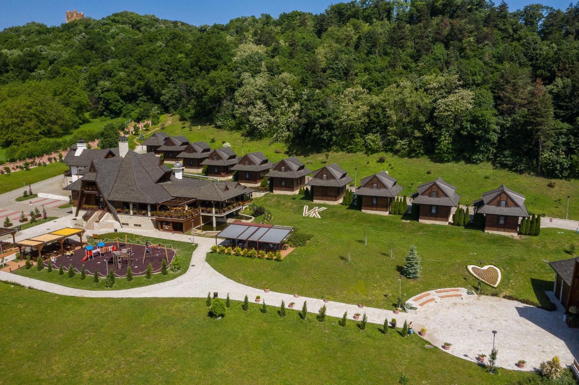 Etno Naselje Vrdnicka Kula Hotel Vrdnik Exterior photo